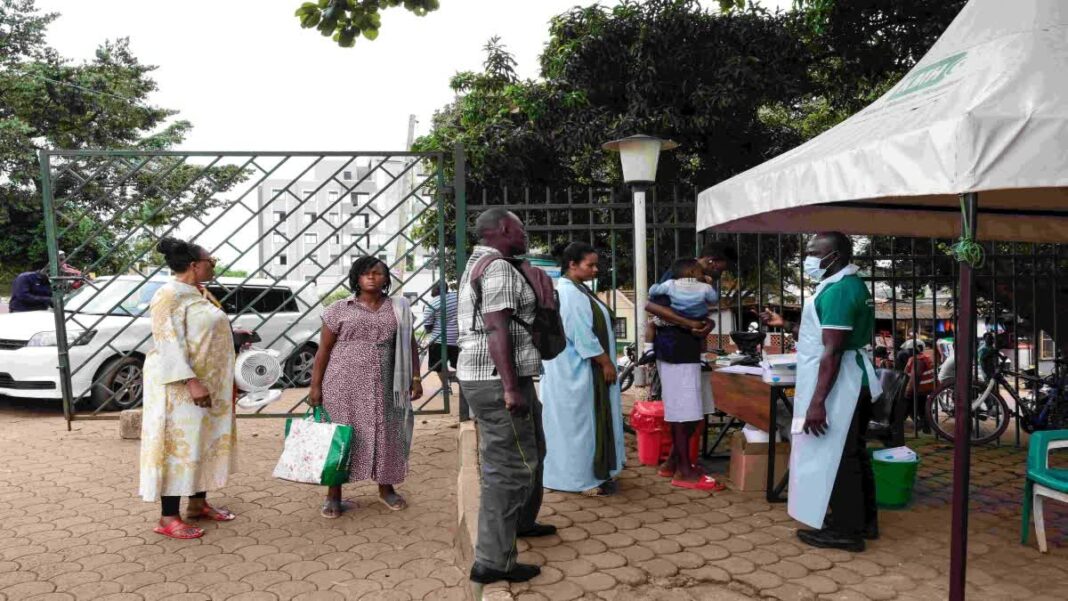 People in front of Hospital in Kampala