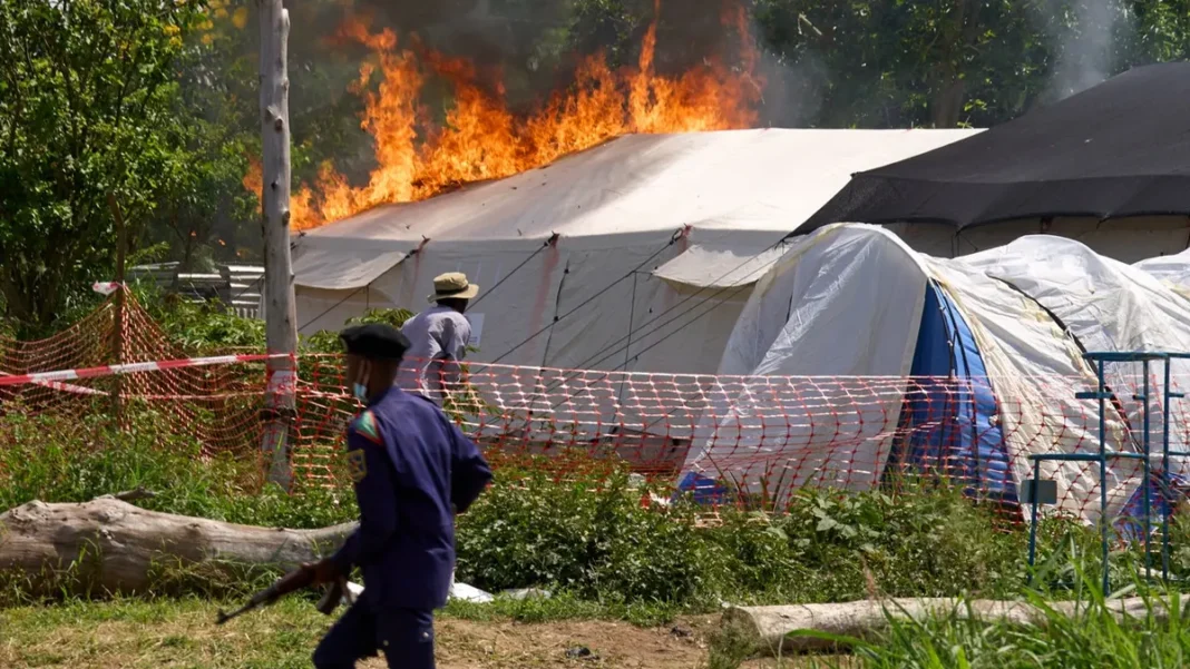 Treatment centre set on fire in Congo