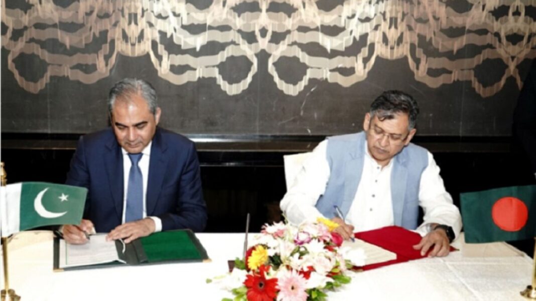 Bangladesh Home Minister Salahuddin Ahmed and Pakistan Interior Minister Syed Mohsin Raza Naqvi