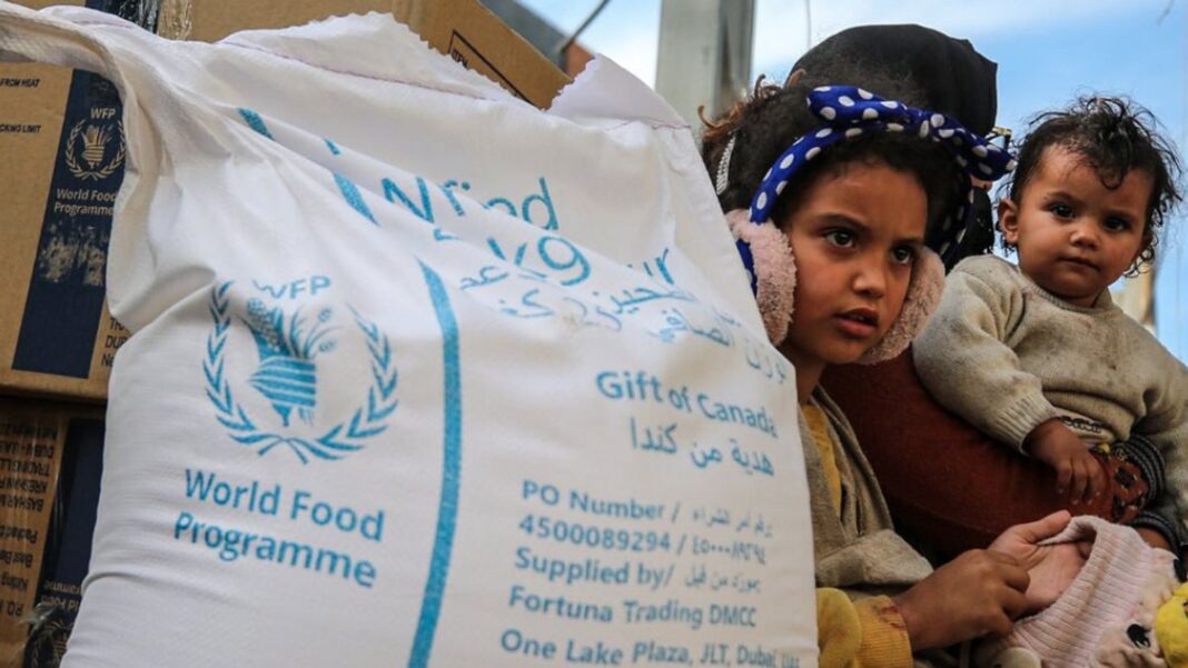 Children receiving aid from World Food Programme