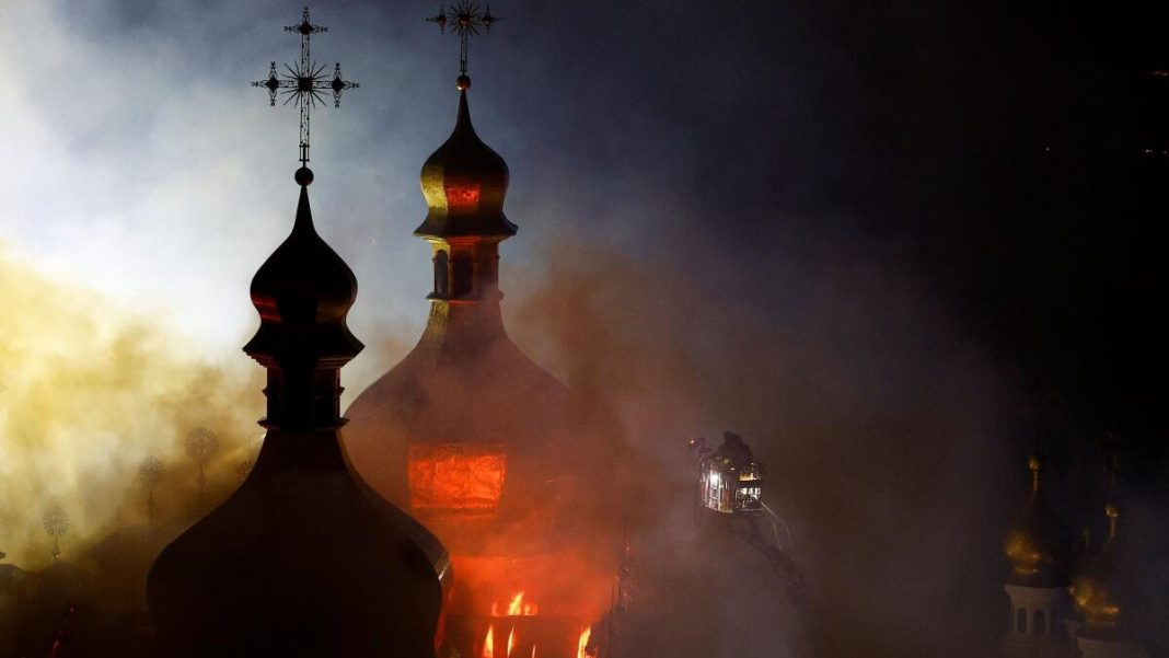 Firefighters working to extinguish the fire at Kyiv Pechersk Lavra monastery